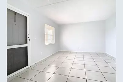 694 Michigan Court #3, Saint Cloud, FL 34769 - Photo 4