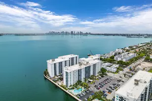 7501 E Treasure Dr, North Bay Village, FL 33141 - Photo 24