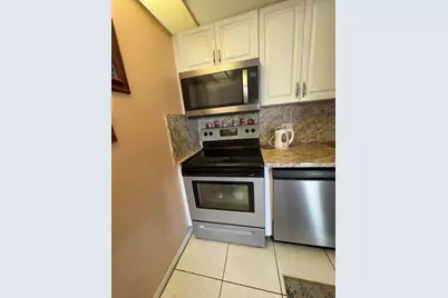 202 Greenbrier C, West Palm Beach, FL 33417 - Photo 8