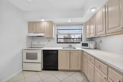 136 Capri C, Delray Beach, FL 33484 - Photo 10