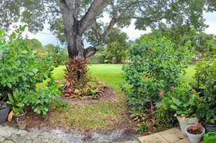 1024 S Oakridge Cir, Lake Worth Beach, FL 33462 - Photo 12