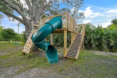 8015 97th Court, Vero Beach, FL 32967 - Photo 38