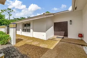 804 Foxpointe Cir, Delray Beach, FL 33445 - Photo 4