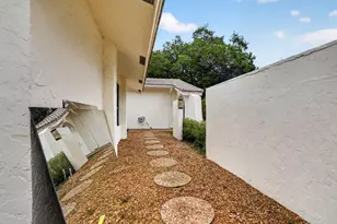 804 Foxpointe Cir, Delray Beach, FL 33445 - Photo 60