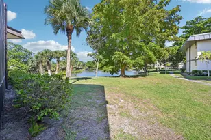 7 N Greenway Village N, Royal Palm Beach, FL 33411 - Photo 22