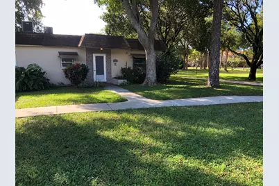 421 SW Natura Avenue #E, Deerfield Beach, FL 33441 - Photo 2