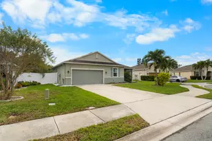 110 65th Ave E, Bradenton, FL 34203 - Photo 2