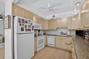 112 Richmond A, Deerfield Beach, FL 33442 - Photo 8