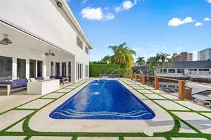 16430 NE 30th Ave, North Miami Beach, FL 33160 - Photo 14