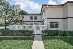 7 Amherst Ct, Royal Palm Beach, FL 33411 - Photo 2