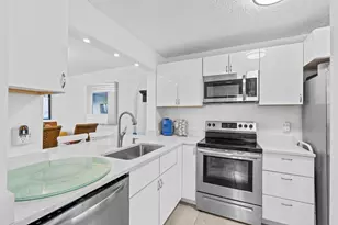 3138 Via Poinciana, Lake Worth, FL 33467 - Photo 8