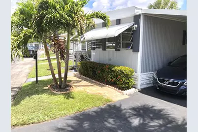 610 Frangipani Lane, Deerfield Beach, FL 33442 - Photo 2