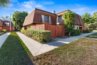 1402 Nebraska Avenue #13, Fort Pierce, FL 34950 - Photo 1