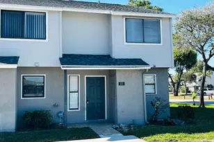 101 Shoreview Dr, Greenacres, FL 33463 - Photo 2