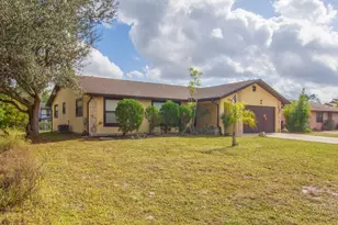 2543 SE Price Ct, Port Saint Lucie, FL 34953 - Photo 8