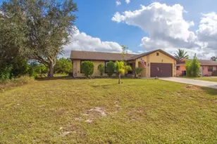 2543 SE Price Ct, Port Saint Lucie, FL 34953 - Photo 2