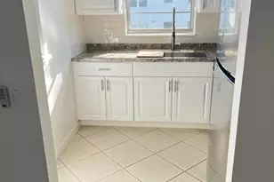 162 Camden G, West Palm Beach, FL 33417 - Photo 2