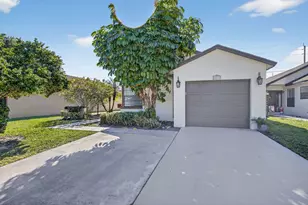 9074 Chatsworth Cascades, Boca Raton, FL 33434 - Photo 2