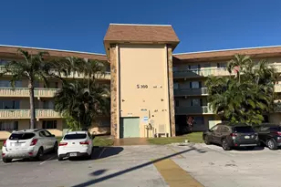 300 Village Green Cir S, Lake Worth Beach, FL 33461 - Photo 20