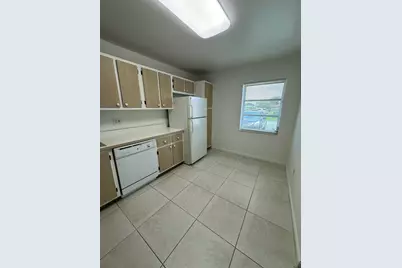 5775 Fernley Drive W #112, West Palm Beach, FL 33415 - Photo 4