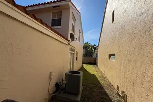 3780 Amalfi Dr, Hollywood, FL 33021 - Photo 16