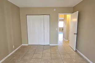 114 Norwich E, West Palm Beach, FL 33417 - Photo 2