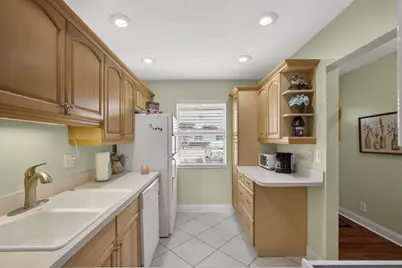 135 Lake Anne Drive, West Palm Beach, FL 33411 - Photo 8