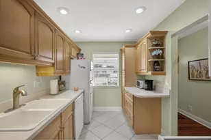 135 Lake Anne Dr, West Palm Beach, FL 33411 - Photo 8