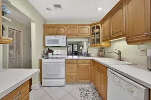 135 Lake Anne Dr, West Palm Beach, FL 33411 - Photo 6