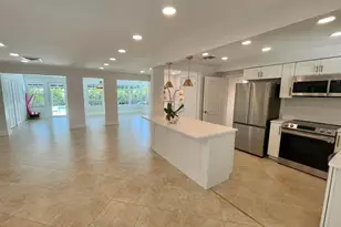 360 Alhambra Pl, West Palm Beach, FL 33405 - Photo 6