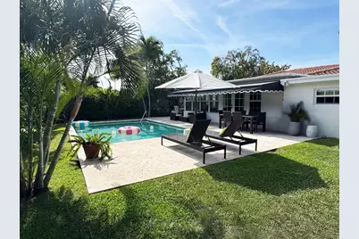 360 Alhambra Place, West Palm Beach, FL 33405 - Photo 2