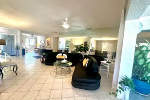 25 Pelican Pointe Dr, Delray Beach, FL 33483 - Photo 8