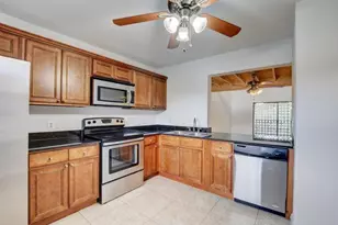 2006 Lakeview Dr W, Royal Palm Beach, FL 33411 - Photo 4