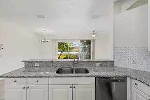 558 Waverly Cir, Port Saint Lucie, FL 34983 - Photo 14