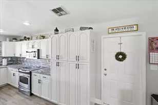 1972 SE Esterbrook St, Port Saint Lucie, FL 34983 - Photo 10