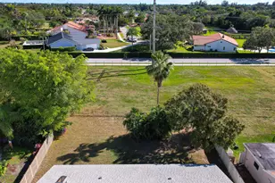 1060 Cedar Creek Way, Davie, FL 33325 - Photo 30