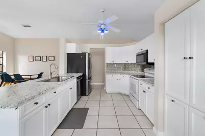 1060 Cedar Creek Way, Davie, FL 33325 - Photo 8
