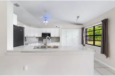 1060 Cedar Creek Way, Davie, FL 33325 - Photo 6