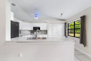 1060 Cedar Creek Way, Davie, FL 33325 - Photo 6