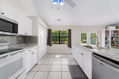 1060 Cedar Creek Way, Davie, FL 33325 - Photo 10