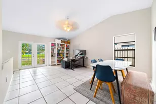 1060 Cedar Creek Way, Davie, FL 33325 - Photo 4
