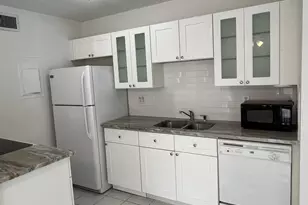 631 Executive Center Dr, West Palm Beach, FL 33401 - Photo 4