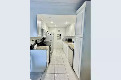 1080 Exeter E, Boca Raton, FL 33434 - Photo 2