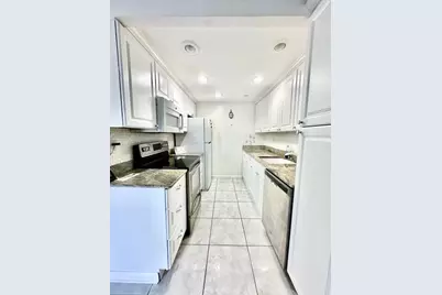 1080 Exeter E, Boca Raton, FL 33434 - Photo 2