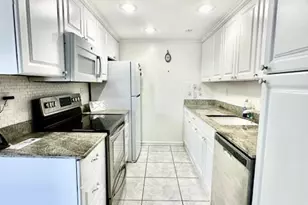 1080 Exeter E, Boca Raton, FL 33434 - Photo 2