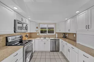 830 Cypress Way, Boca Raton, FL 33486 - Photo 10