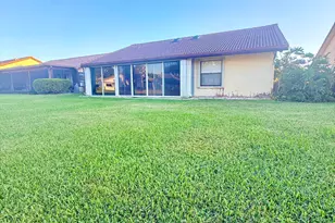 7024 Golf Pointe Cir, Tamarac, FL 33321 - Photo 26