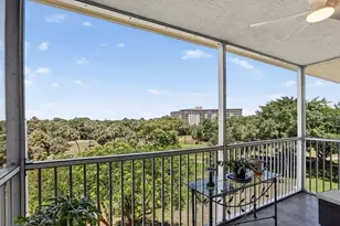 3960 Oaks Clubhouse Dr, Pompano Beach, FL 33069 - Photo 14