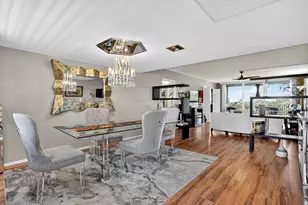 3960 Oaks Clubhouse Dr, Pompano Beach, FL 33069 - Photo 10