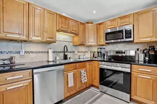 3960 Oaks Clubhouse Dr, Pompano Beach, FL 33069 - Photo 2